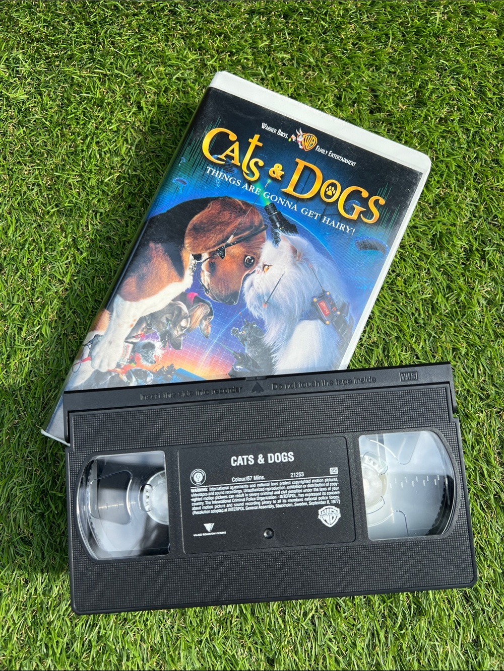 VINTAGE 📼 VHS Cats & Dogs 2001 Warner Brothers Y2K nostalgia *UNTESTED* GUC